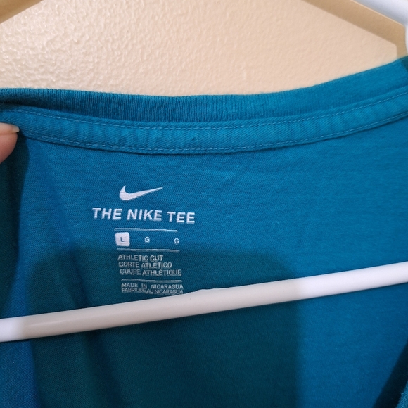 Nike Tshirt - Picture 3 of 4